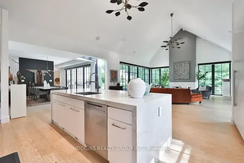 238 Mineola Road W Mississauga ON L5G 2X4