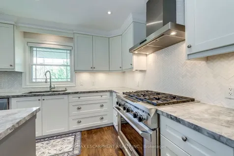 4306 Lakeshore Road Burlington ON L7L 1A8