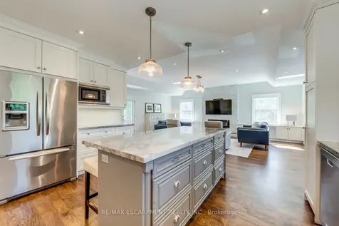 4306 Lakeshore Road Burlington ON L7L 1A8