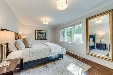 4306 Lakeshore Road Burlington ON L7L 1A8