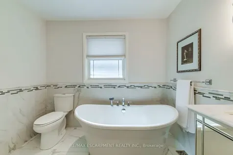 4306 Lakeshore Road Burlington ON L7L 1A8