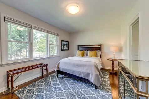 4306 Lakeshore Road Burlington ON L7L 1A8