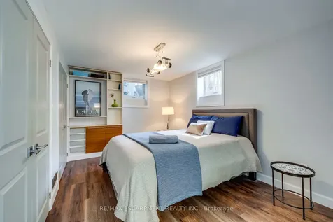 4306 Lakeshore Road Burlington ON L7L 1A8