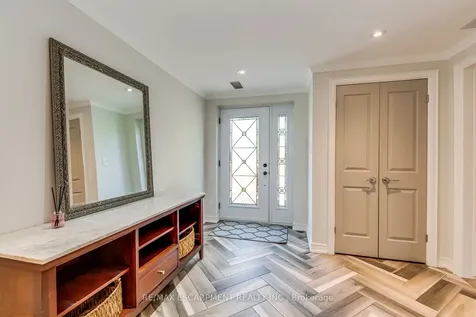 4306 Lakeshore Road Burlington ON L7L 1A8
