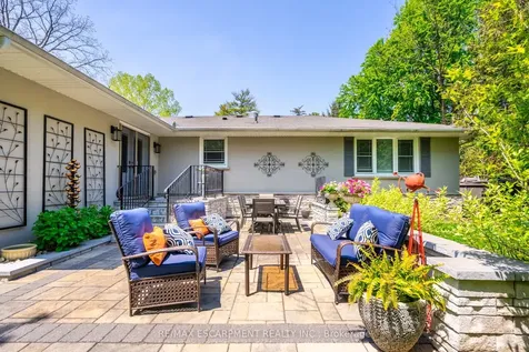 4306 Lakeshore Road Burlington ON L7L 1A8