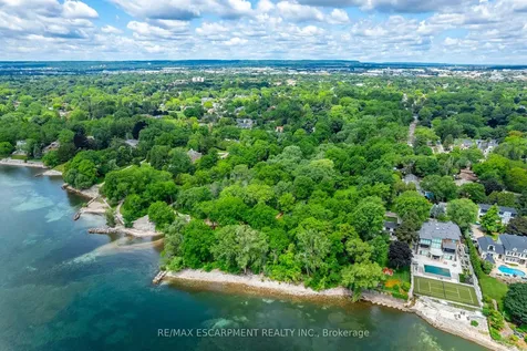 4306 Lakeshore Road Burlington ON L7L 1A8