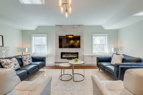 4306 Lakeshore Road Burlington ON L7L 1A8
