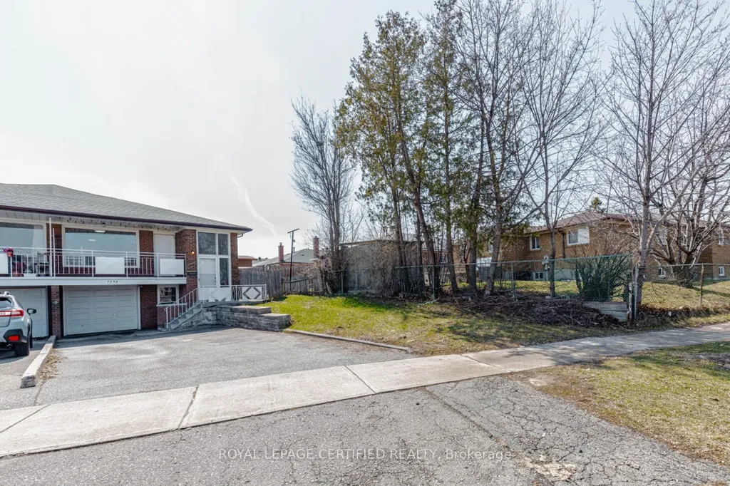 7256 Lancaster Avenue S Mississauga ON L4T 2L6