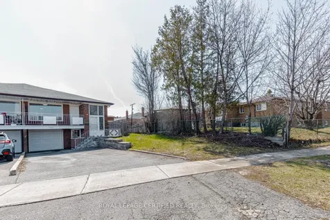 7256 Lancaster Avenue S Mississauga ON L4T 2L6