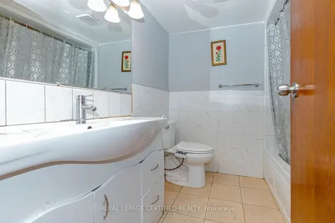 7256 Lancaster Avenue S Mississauga ON L4T 2L6