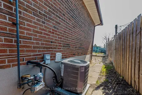 7256 Lancaster Avenue S Mississauga ON L4T 2L6