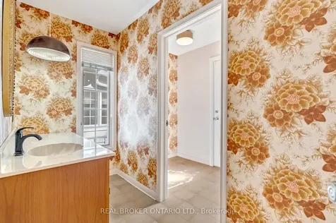 524 Meadow Wood Road Mississauga ON L5J 2S3