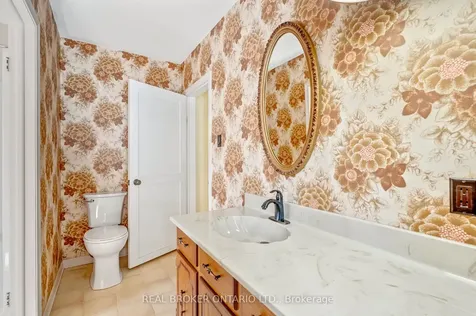 524 Meadow Wood Road Mississauga ON L5J 2S3