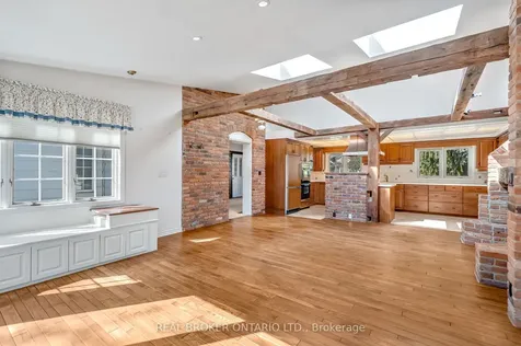524 Meadow Wood Road Mississauga ON L5J 2S3