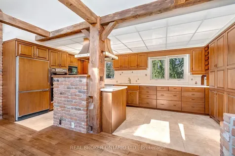 524 Meadow Wood Road Mississauga ON L5J 2S3