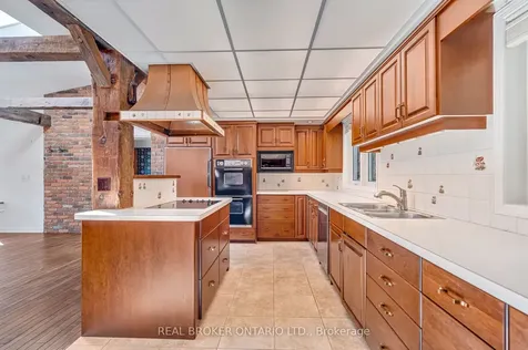 524 Meadow Wood Road Mississauga ON L5J 2S3