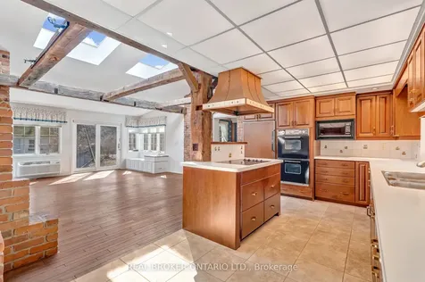 524 Meadow Wood Road Mississauga ON L5J 2S3
