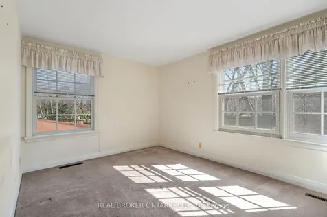 524 Meadow Wood Road Mississauga ON L5J 2S3