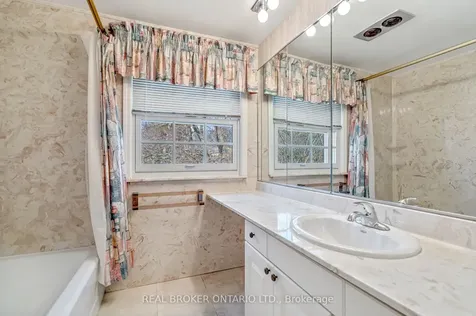 524 Meadow Wood Road Mississauga ON L5J 2S3