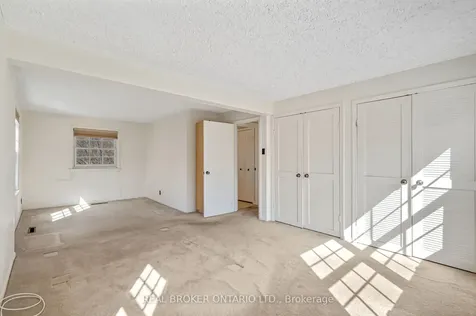 524 Meadow Wood Road Mississauga ON L5J 2S3