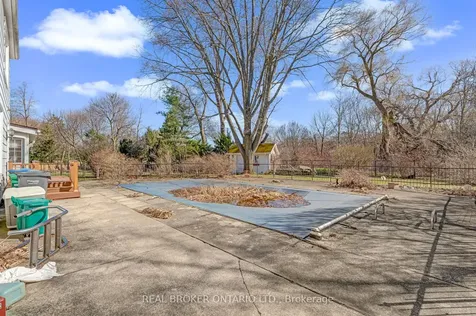 524 Meadow Wood Road Mississauga ON L5J 2S3