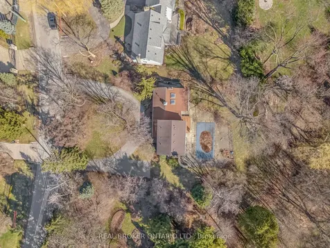 524 Meadow Wood Road Mississauga ON L5J 2S3