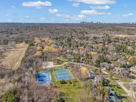 524 Meadow Wood Road Mississauga ON L5J 2S3