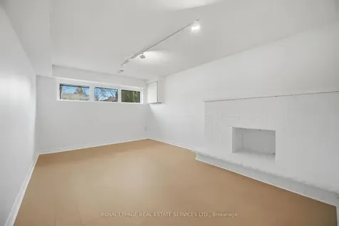142 Osborne Crescent Oakville ON L6M 1G1