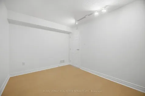142 Osborne Crescent Oakville ON L6M 1G1