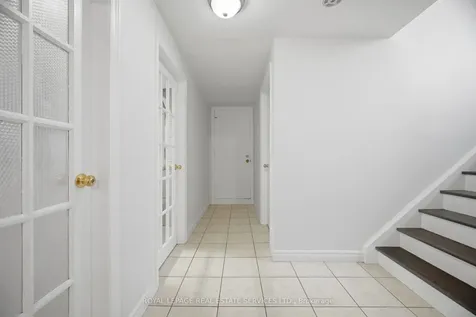 142 Osborne Crescent Oakville ON L6M 1G1