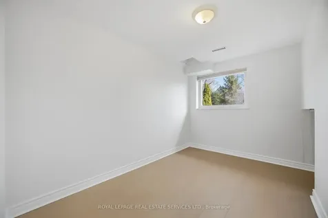 142 Osborne Crescent Oakville ON L6M 1G1