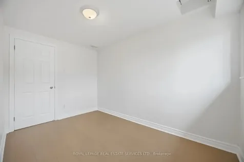 142 Osborne Crescent Oakville ON L6M 1G1