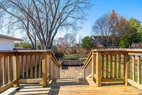 142 Osborne Crescent Oakville ON L6M 1G1