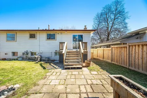 142 Osborne Crescent Oakville ON L6M 1G1