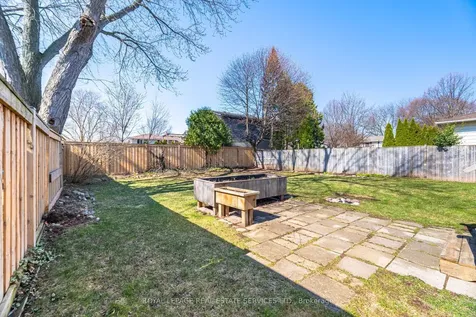 142 Osborne Crescent Oakville ON L6M 1G1