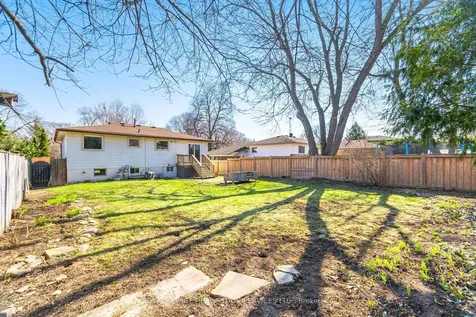 142 Osborne Crescent Oakville ON L6M 1G1