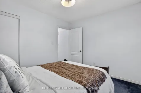 25 Spencer Drive Brampton ON L7A 2A2