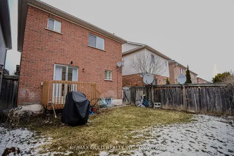 25 Spencer Drive Brampton ON L7A 2A2