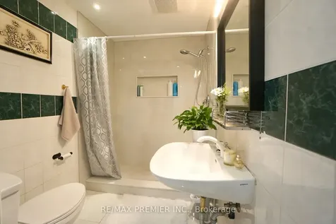 108 Hisey Crescent Toronto ON M3N 1V1