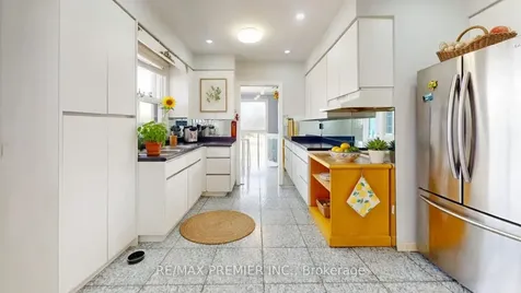 108 Hisey Crescent Toronto ON M3N 1V1