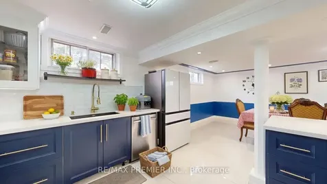 108 Hisey Crescent Toronto ON M3N 1V1