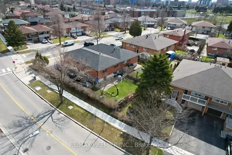 108 Hisey Crescent Toronto ON M3N 1V1