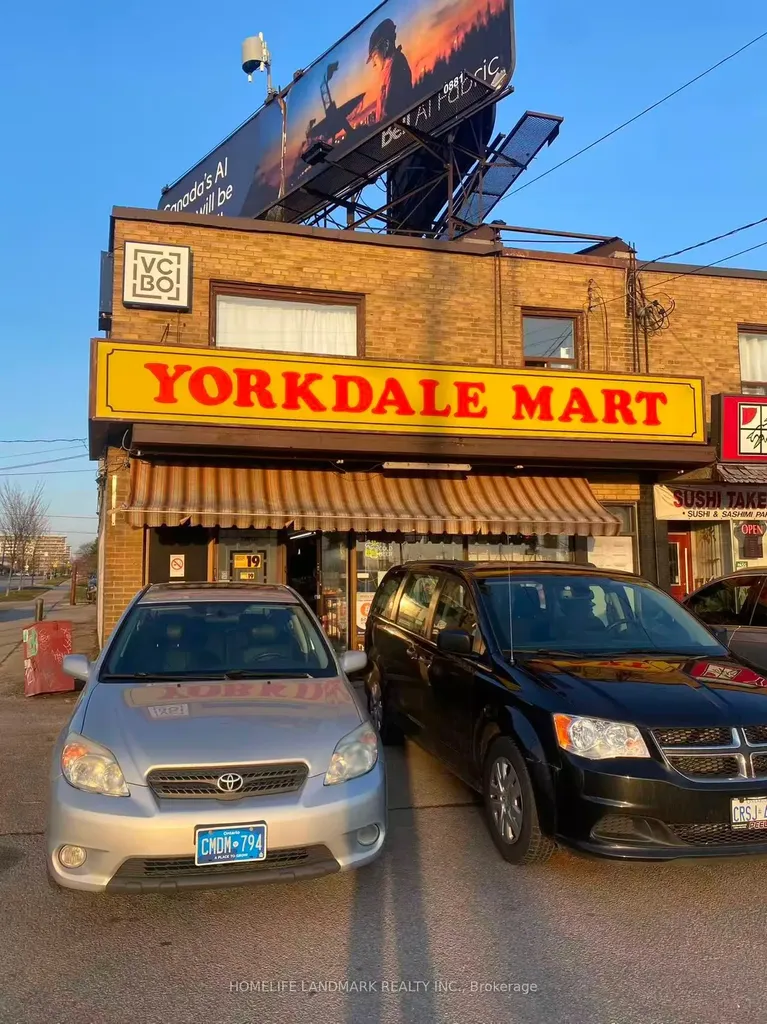 3261 Dufferin Street Toronto ON M6A 2T2