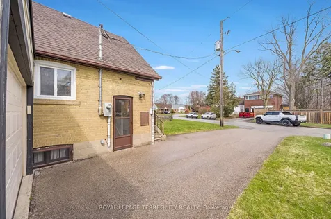 68 Parkchester Road Toronto ON M6M 2S3