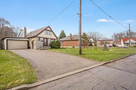 68 Parkchester Road Toronto ON M6M 2S3