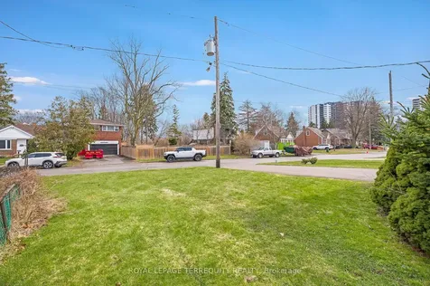68 Parkchester Road Toronto ON M6M 2S3