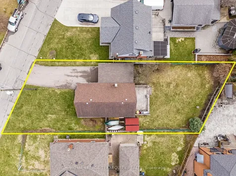 68 Parkchester Road Toronto ON M6M 2S3