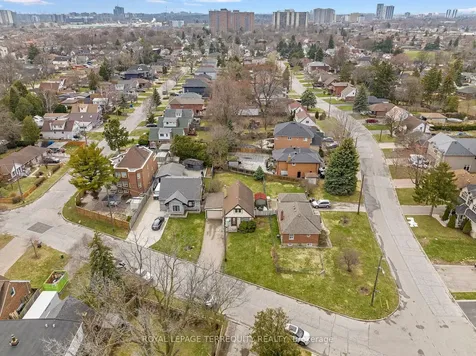 68 Parkchester Road Toronto ON M6M 2S3