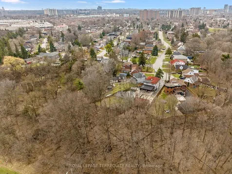 68 Parkchester Road Toronto ON M6M 2S3