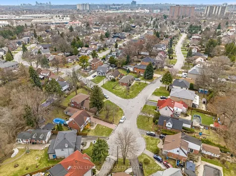 68 Parkchester Road Toronto ON M6M 2S3